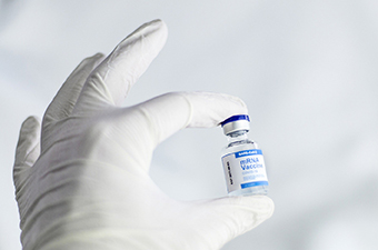 Über 1 Millionen COVID-Tote seit G7-Versäumnis bei Impfstoff-Patenten vor vier Monaten