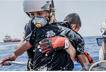 572 Gerettete auf der Ocean Viking von SOS MEDITERRANEE brauchen dringend einen sicheren Hafen