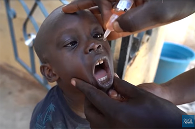Afrika-TV-/Videotipp/euronews: Aberglaube in Gambia - „Der Covid-Impfstoff wurde von den Weißen hergestellt, um die schwarze Rasse auszulöschen“