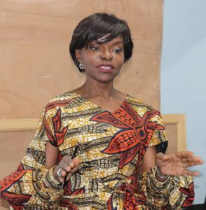 Afrika-Lesetipp/Focus: Forscherin Francine Ntoumi / Rep. Kongo: um die tückische Malaria zu besiegen, setzt sie auf "fliegende Spritzen”