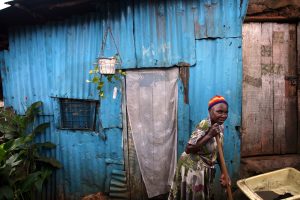 Lesetipp/Die Zeit: Frauen und Afrika: Kenias schlagende Großmütter