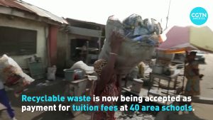 Tolle Idee: Schulen in Nigeria akzeptieren recycelbare Materialien als Zahlungsmittel
