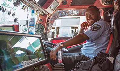 WELT-Sichten: Busse in Kenia - Mit Vollgas in die Zukunft