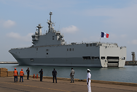 Französisches Kriegsschiff trifft in Ghana zu viertägigem Militäreinsatz ein