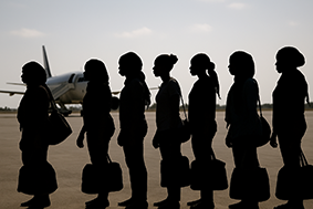 Libyen weist 80 Nigerianerinnen aus, während die Zahl der Migrantenfestnahmen steigt