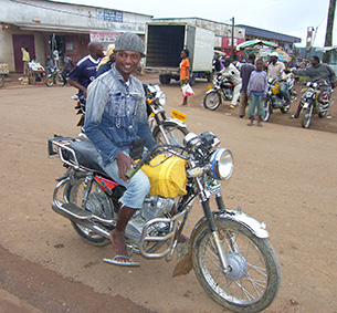 Lesetipp/FAZ: Taxifahrer in Kamerun: „In der Hölle gibt es keine Pause“